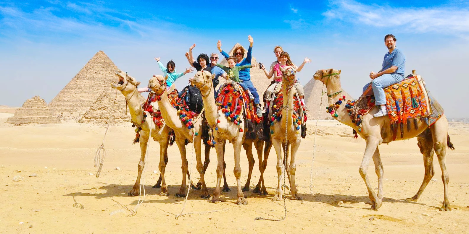 Explore as Pirâmides de Gizé numa excursão de um dia ao Cairo