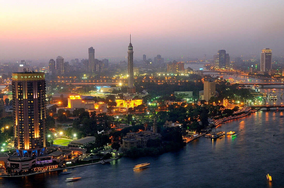 Experimente o encanto de Cairo à noite em uma Viagem Clássica